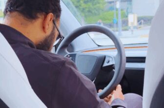 “It was the beep that woke him up”: horrified, he films the driver of his Tesla Robotaxi asleep at the wheel