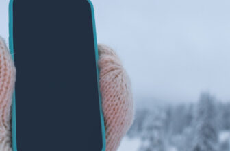 La batterie de votre smartphone meurt-elle vraiment en hiver ? 7 ans après, notre labo a refait le test (et tout a changé)